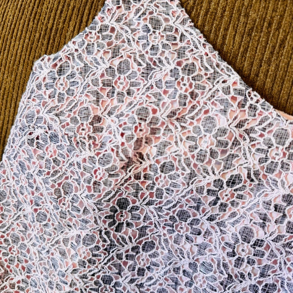 Banana Republic - Women’s (XS) Floral Pink & Grey Lace V-Neck Strap Tank Top - Picture 5 of 6